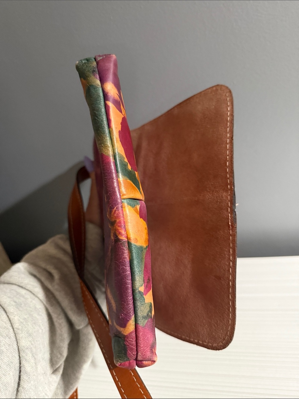 Patricia Nash leather crossbody bag w/vibrant, multi-color abstract floral print - Picture 5 of 11
